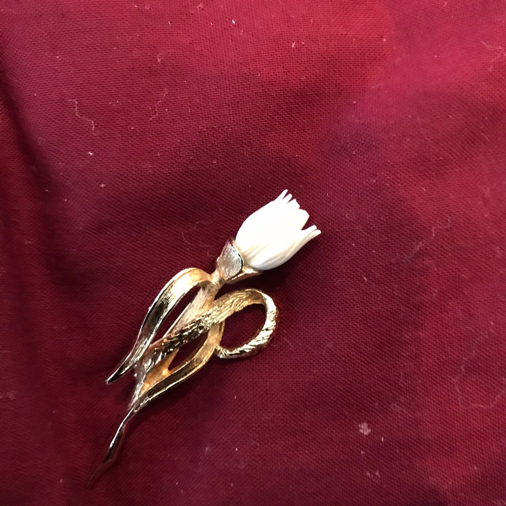 Krementz single rose 🌹 pin🥰